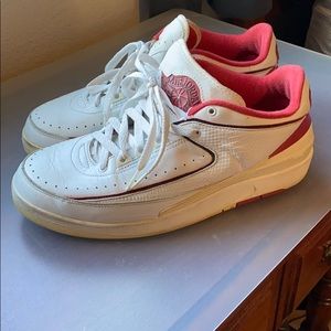 Jordon Two Retro Low White Varsity Red